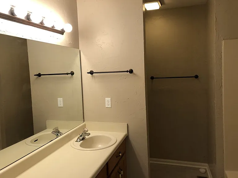 314 Castlewood Dr — Photo 13