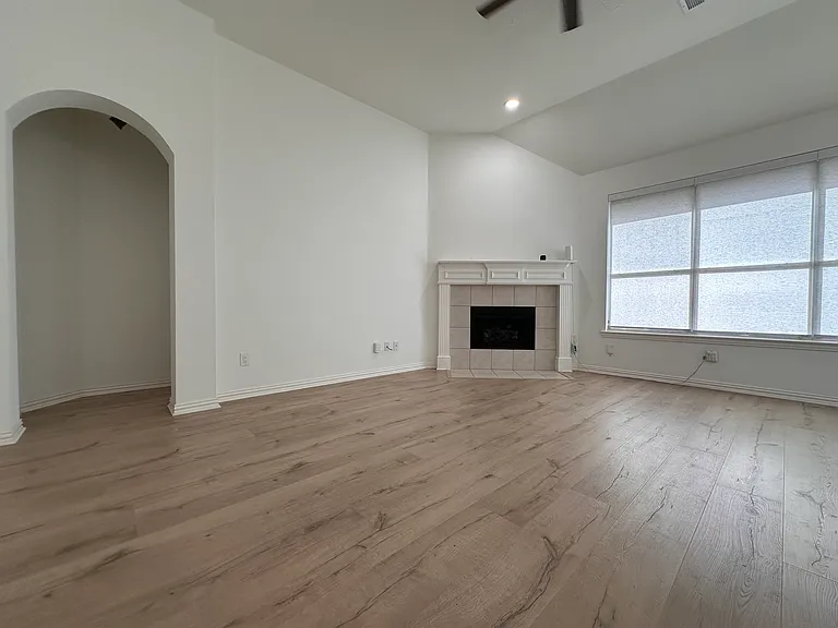 8393 Davis Dr — Photo 6