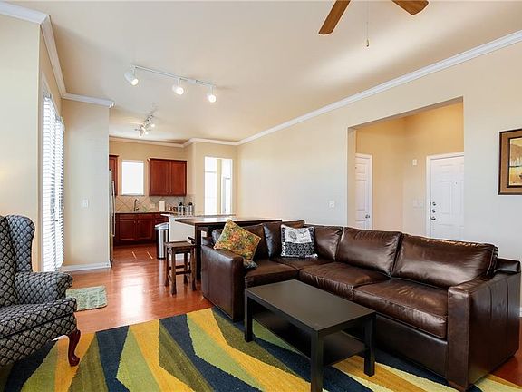 4th image of 800 E 15th St Unit 306