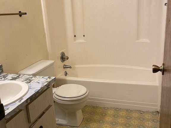 5th image of 325 W 5th St #325