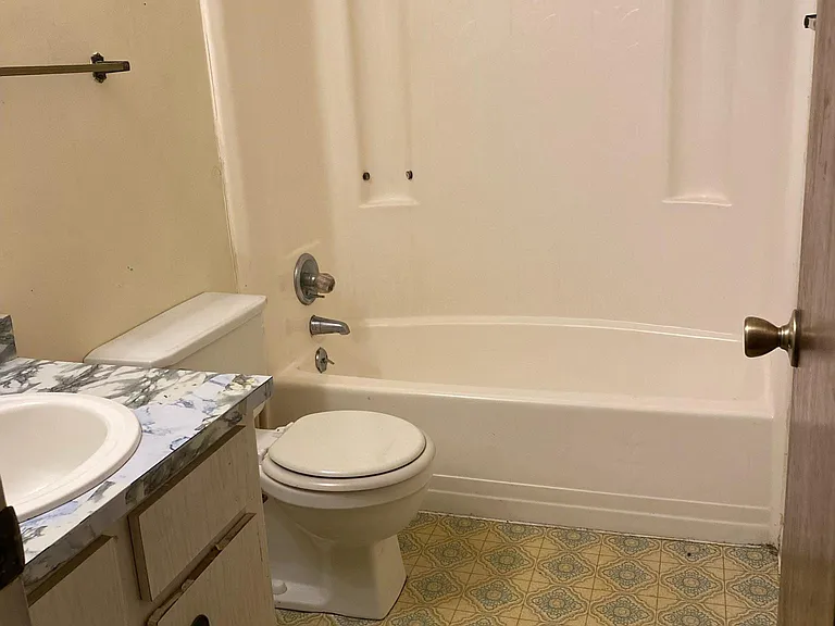 325 W 5th St #325 — Photo 5
