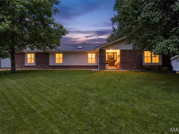 8 Sunnybrae Ct, Ballwin, MO 63011