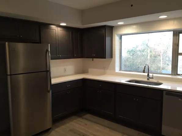 8314 Delcrest Dr, Saint Louis, MO 63124