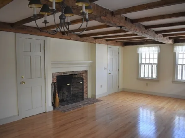 19 Concord St, Peterborough, NH 03458