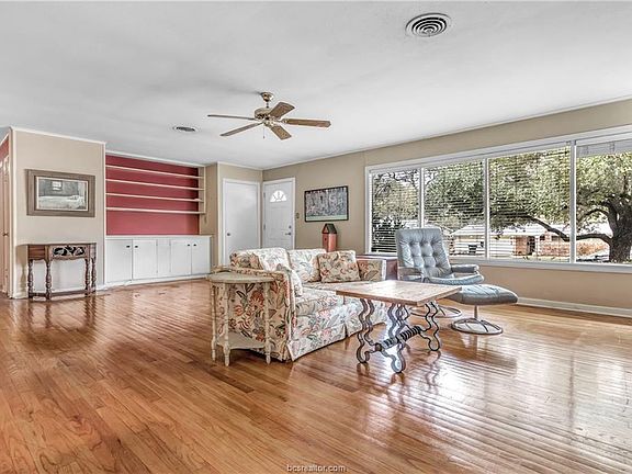 5th image of 205 Greenway Dr
