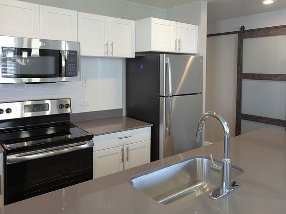 4th image of 410 W 7th St #204