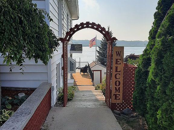 South walkway to mid level