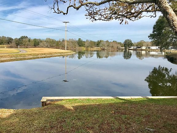 2nd image of 518 Lake Cir