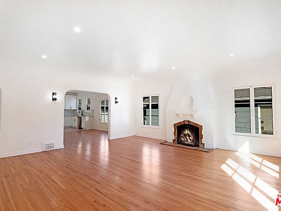 4th image of 643 1/2 S Cloverdale Ave