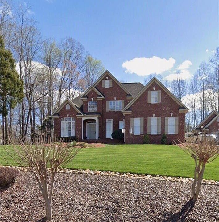 1st image of 732 Terrace Dr