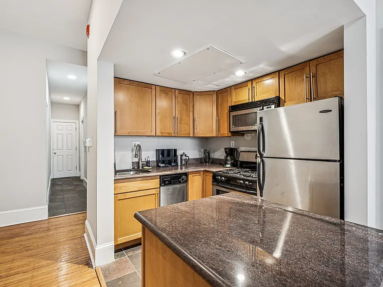 1931 Chestnut St #3-F — Photo 1