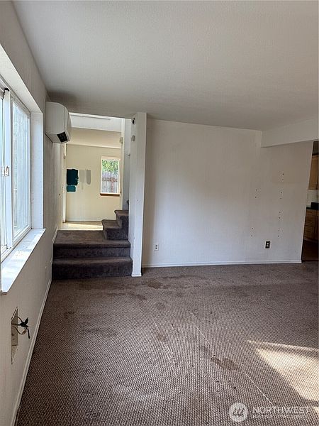 3rd image of 11 NE Skipper Court