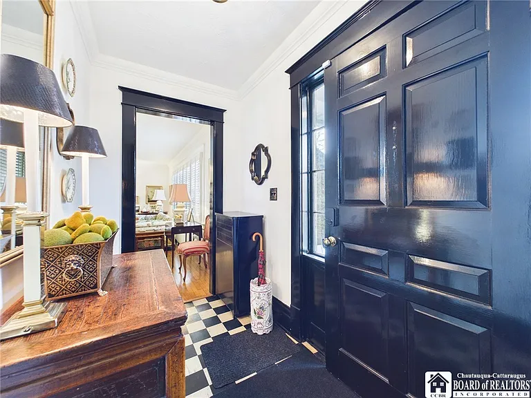 422 York St — Photo 2