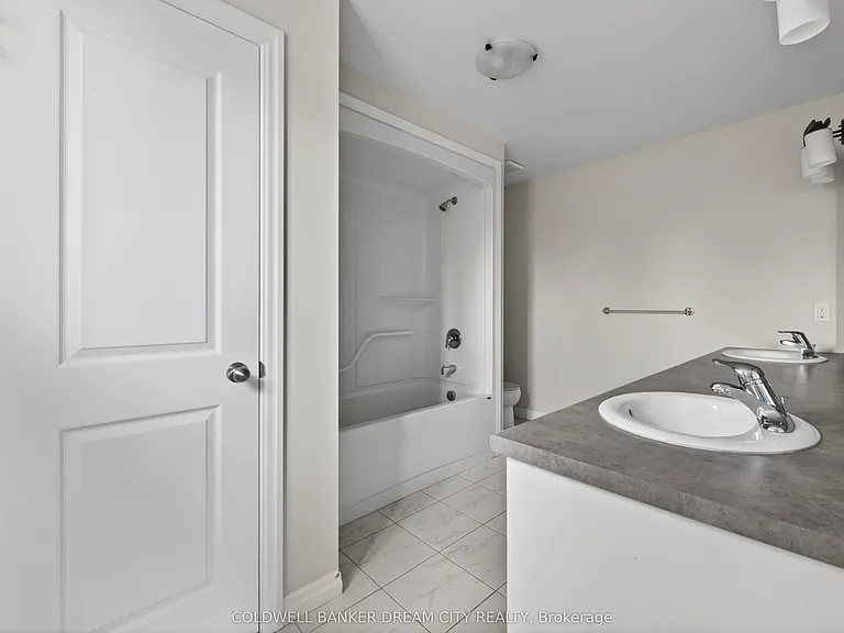 98 Livingston Dr — Photo 29