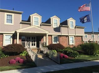 19849 S Great Oaks Cir, Clinton Township, MI 48036