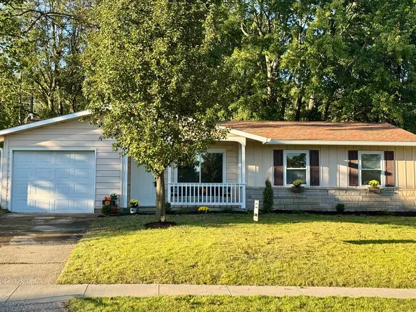 3842 W Fairington Dr, Bloomington, IN 47403