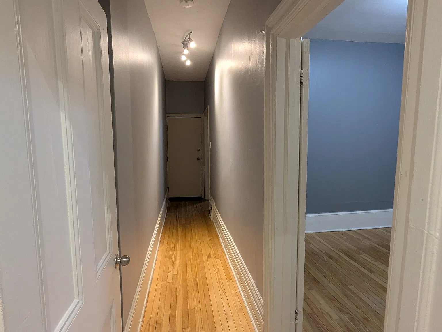 98 Hamilton Ave N — Photo 2