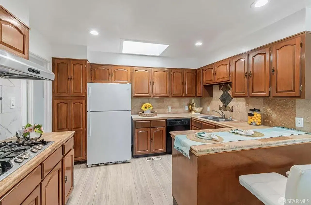 3 bed, 1110 sqft, $4,000 — Photo 3