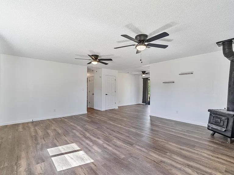 31331 Auberry Rd — Photo 6