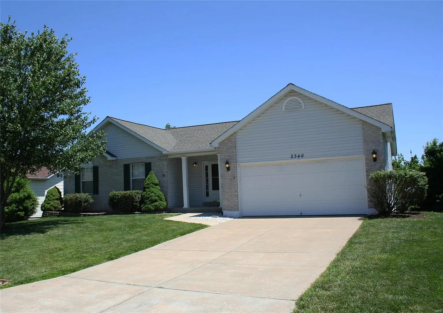 2346 Pebble Creek Dr photo 1