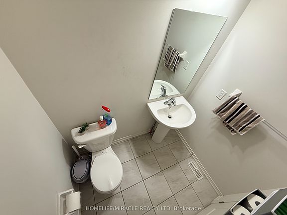 4th image of 534 Windfields Farm Dr W