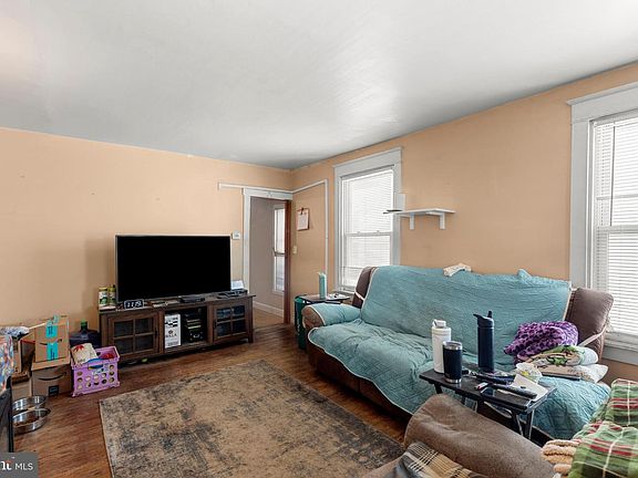 5th image of 106 Lincoln Ave