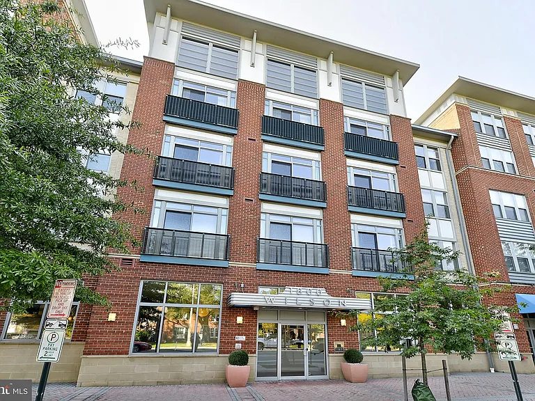 1800 Wilson Blvd #310 — Photo 1