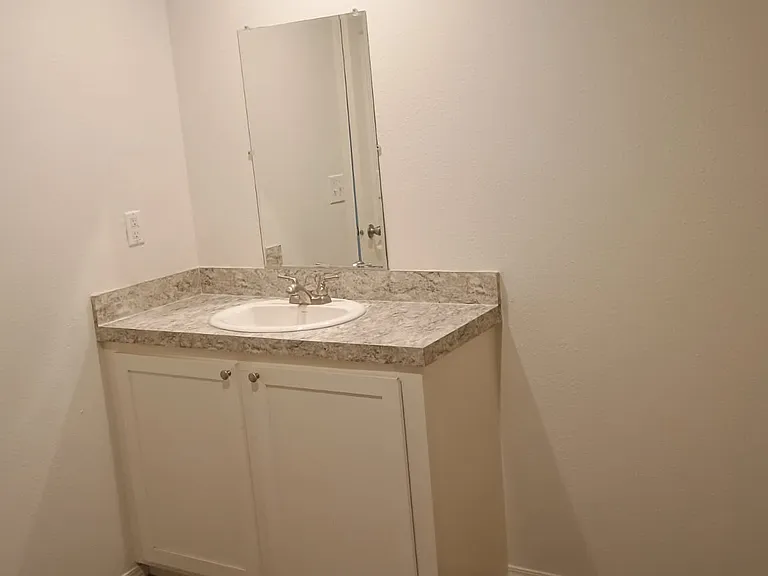 601 W 9th St #10 — Photo 6