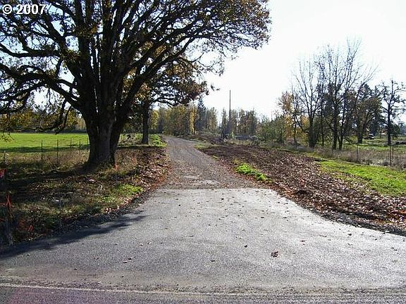 3rd image of 18970 SE Wenmot Ln