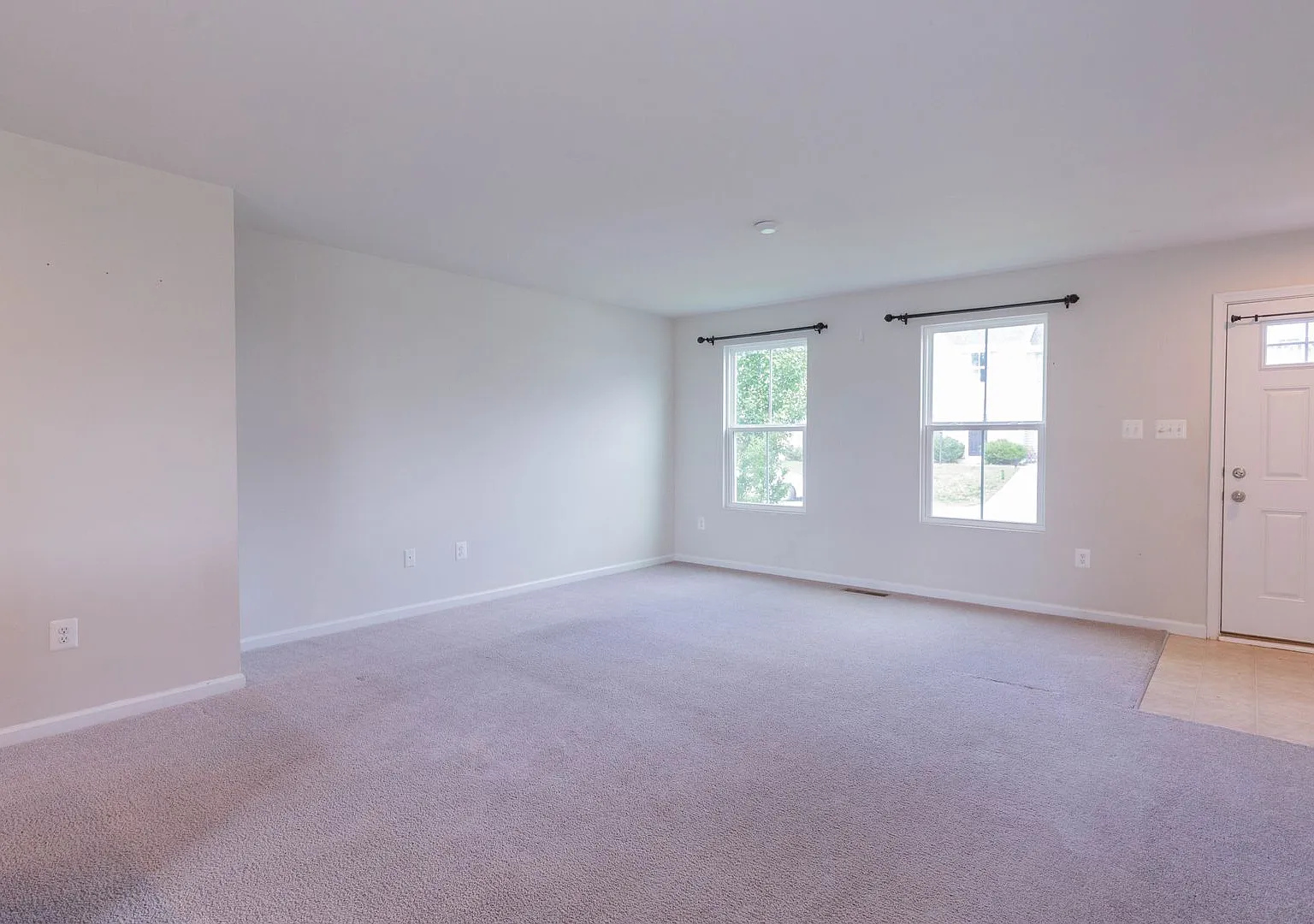 4 bed, 2.5 bath, Single Family Home in Martinsburg, WV — Photo 4