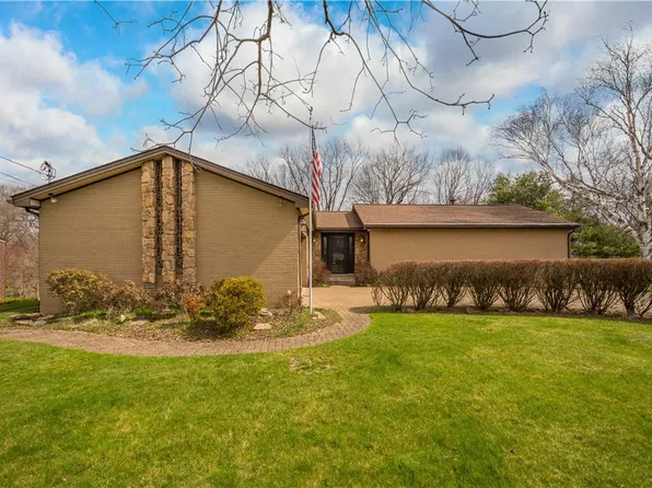 1805 Educational Dr, White Oak, PA 15131