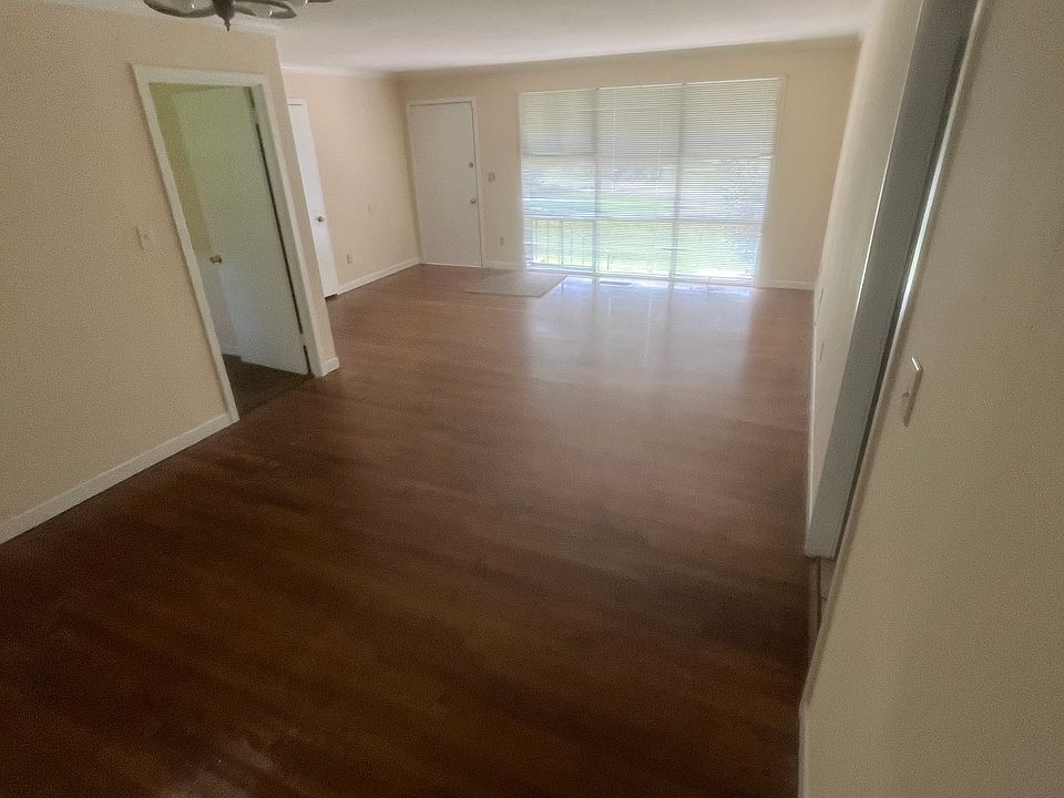 2nd image of 3201 Waco St