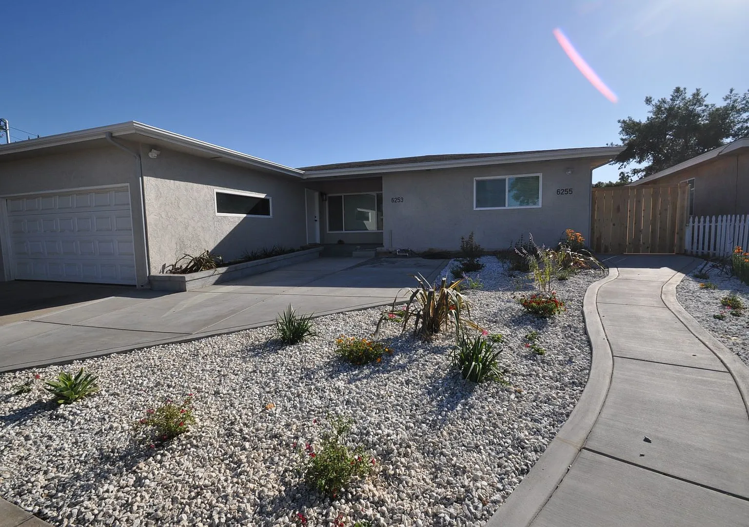 6BD/2.5BA, Amazing Yard! — Photo 2