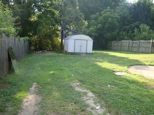 2nd image of 1010 Rosemary Ave