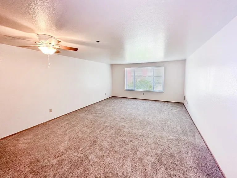 Riverdale Apartments — Photo 27