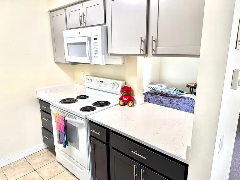 2525 University Ave — Photo 6