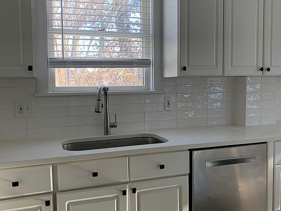 Kitchen, renovated in 2019 including Bosch appliances, new sink/faucet, quartz countertops, new tile backsplash.