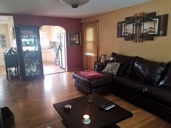 2nd image of 25 Daffodil Ave