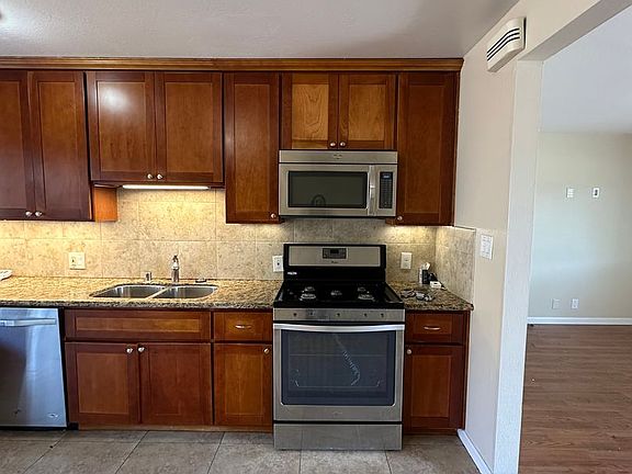 5th image of 604 & 606 San Luisito Way #606