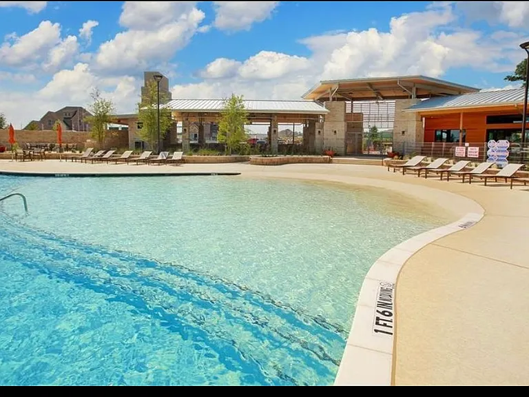 7600 Clear Rapids Dr — Photo 28