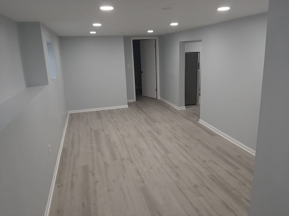 2nd image of 5222 N Ludlam Ave Unit 1