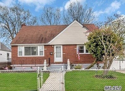 3rd image of 39 Belmont Blvd