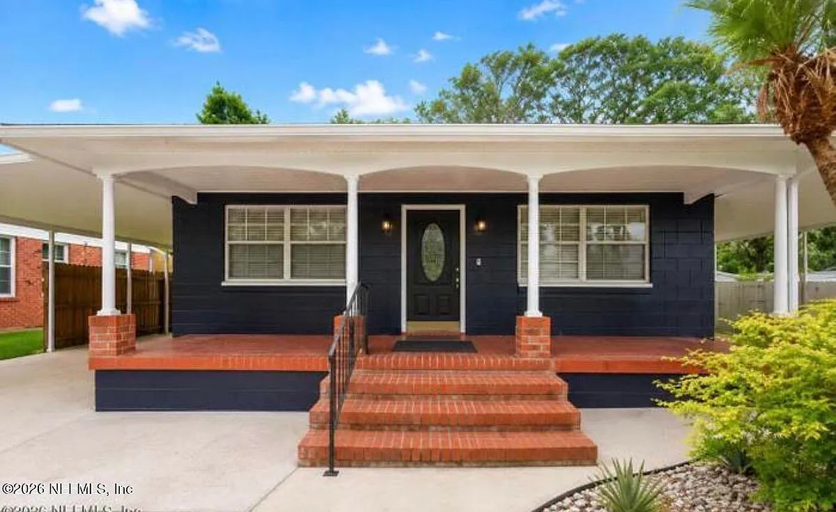 3 bed, 3.0 bath, 2040 sqft, $2,433 — Photo 3