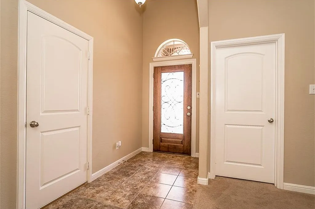 3 bed, 1861 sqft, $2,200 — Photo 3