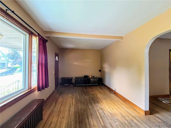 2nd image of 425 Schiller St