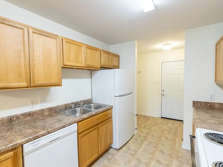 17239 Avondale Cir — Photo 5