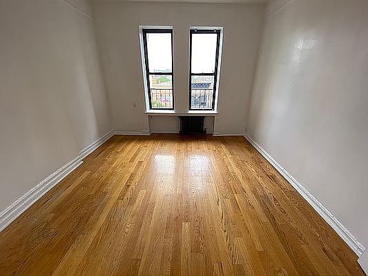 1st image of 2194 3rd Ave #4