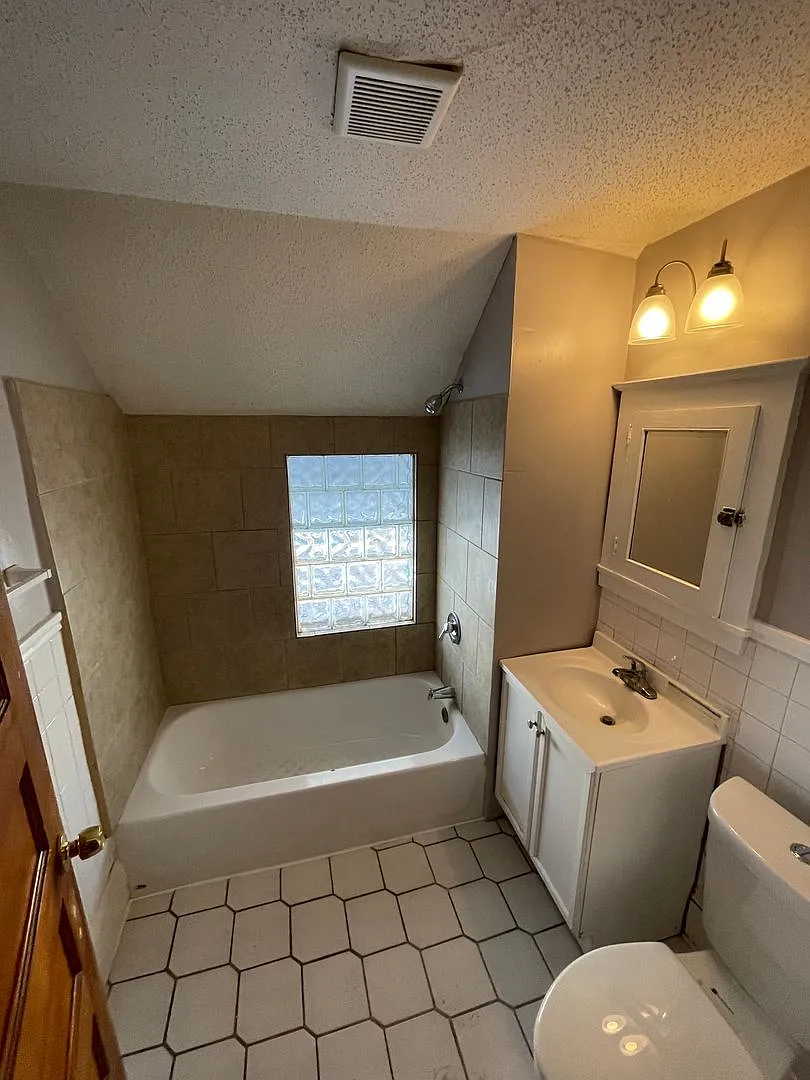 3718 Oakland Ave S — Photo 3