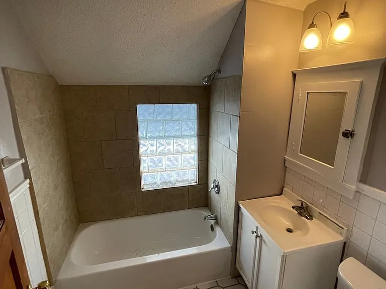 3718 Oakland Ave — Photo 5