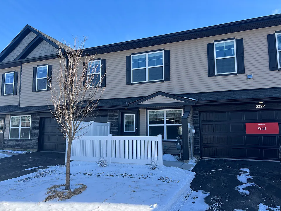 5229 Long Pointe Pass